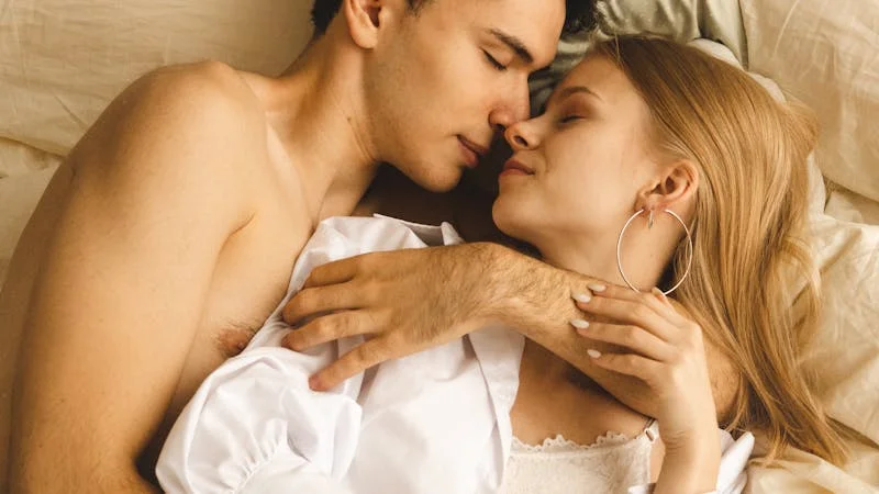 Couple complice &mdash; pr&eacute;liminaires et plaisir f&eacute;minin